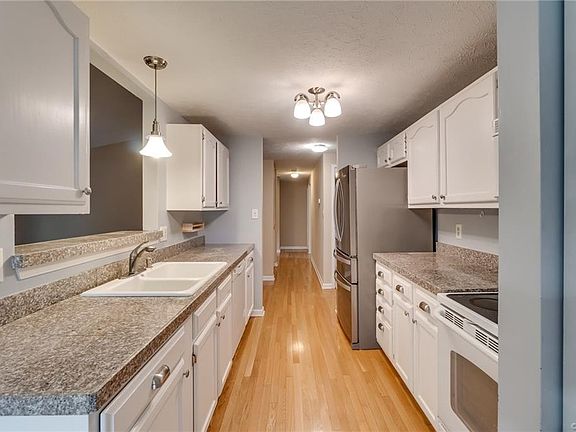 4th image of 4613 Candlelight Ct