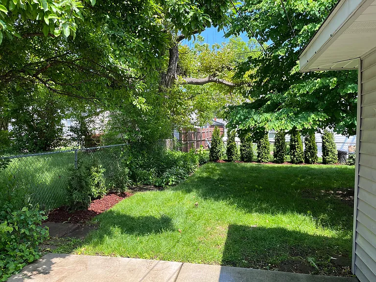 1812 Clifton Ave — Photo 6