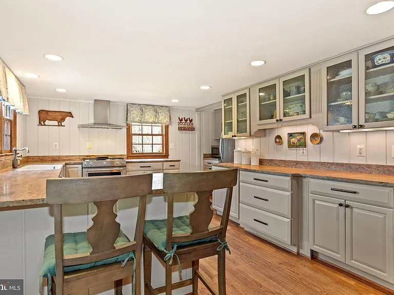 326 Walker Rd — Photo 4