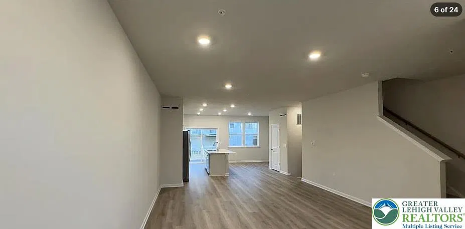 3 bed, 2.5 bath, 1990 sqft, $2,700 — Photo 3