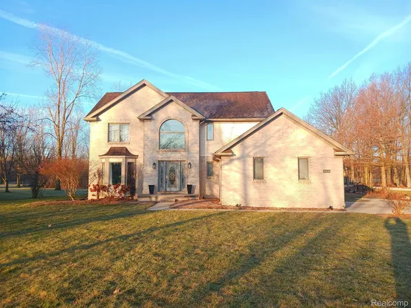 23110 Huron River Dr, New Boston, MI 48164