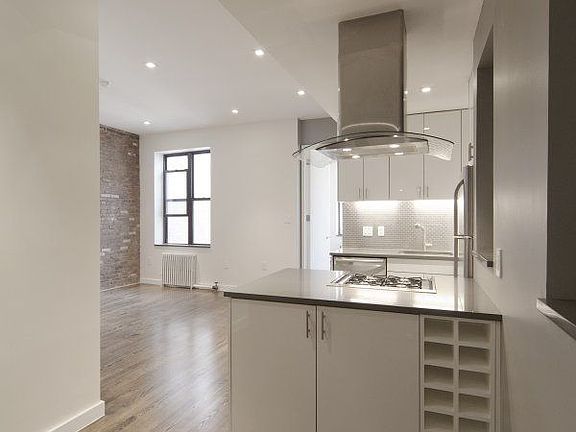 3rd image of 211 N Henry St