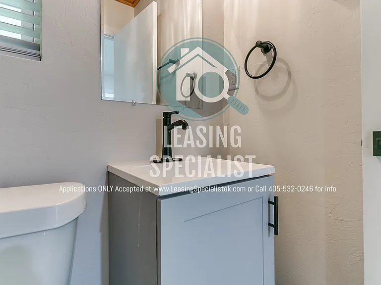 303 E Frank St — Photo 15