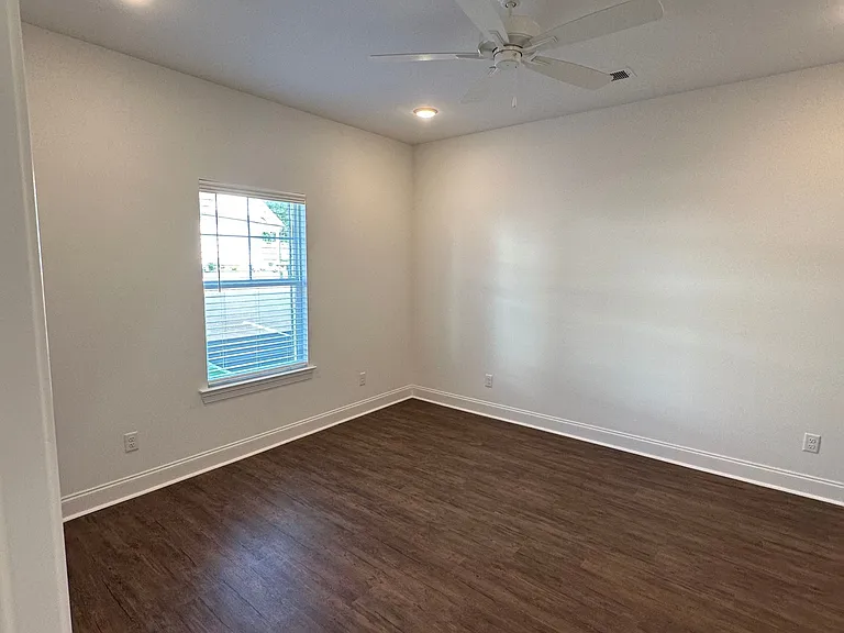 636 Cottage Grove Cir #1 — Photo 8