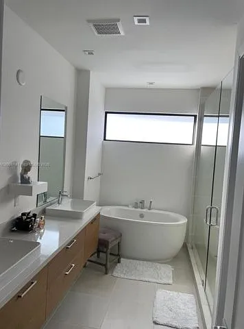 8283 NW 44th St — Photo 3