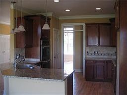 3rd image of 1043 Kingman Ave