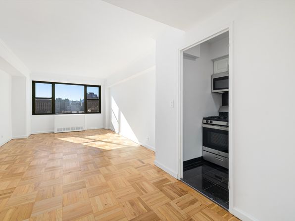 320 E 23rd St APT 15E