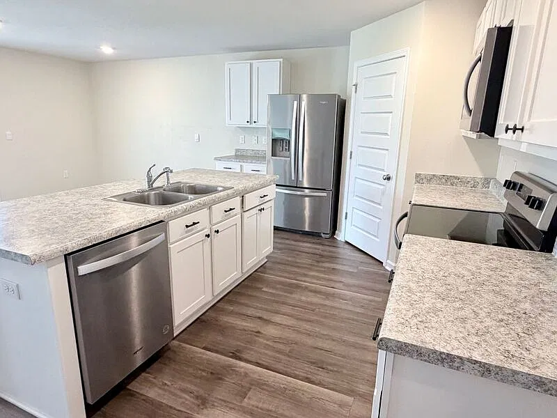 4 bed, 2.0 bath, 1787 sqft, $2,100 — Photo 4