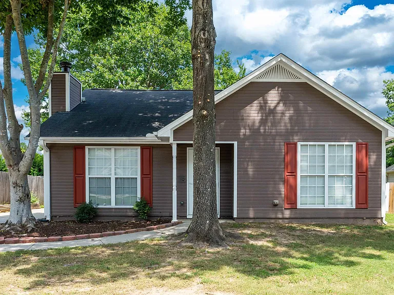 132 King James Ct — Photo 1