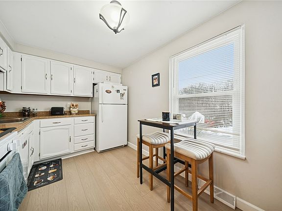 2nd image of 347 Clavale Dr