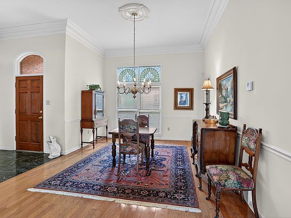5th image of 1037 Mirror Lake Ln