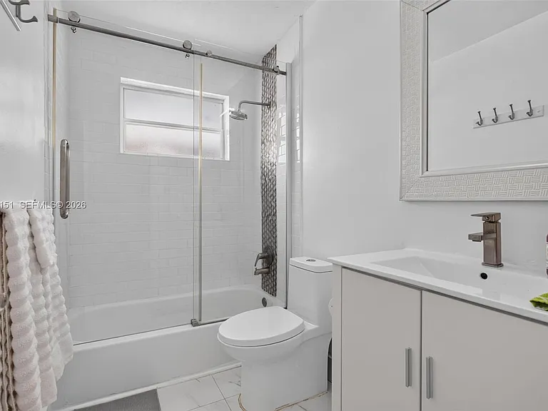 5770 NE 18th Ave — Photo 13