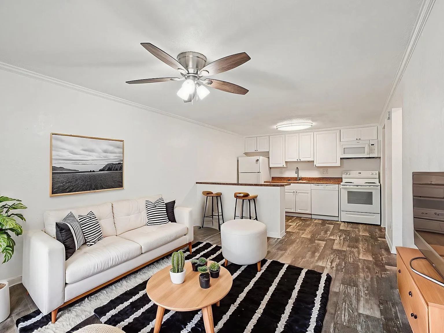 Whisperwood ~ Boutique Cottage Style Living Meets Hassle Free Leasing — Photo 2