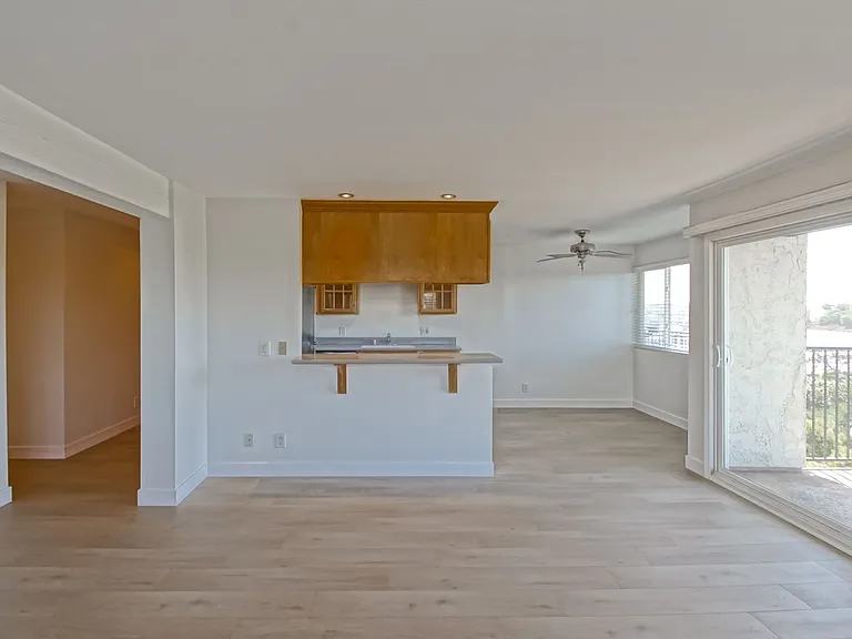 1720 Ardmore Ave #301 — Photo 9