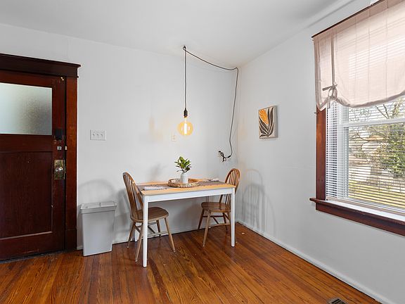 4th image of 2736-2738 Hampton Ave