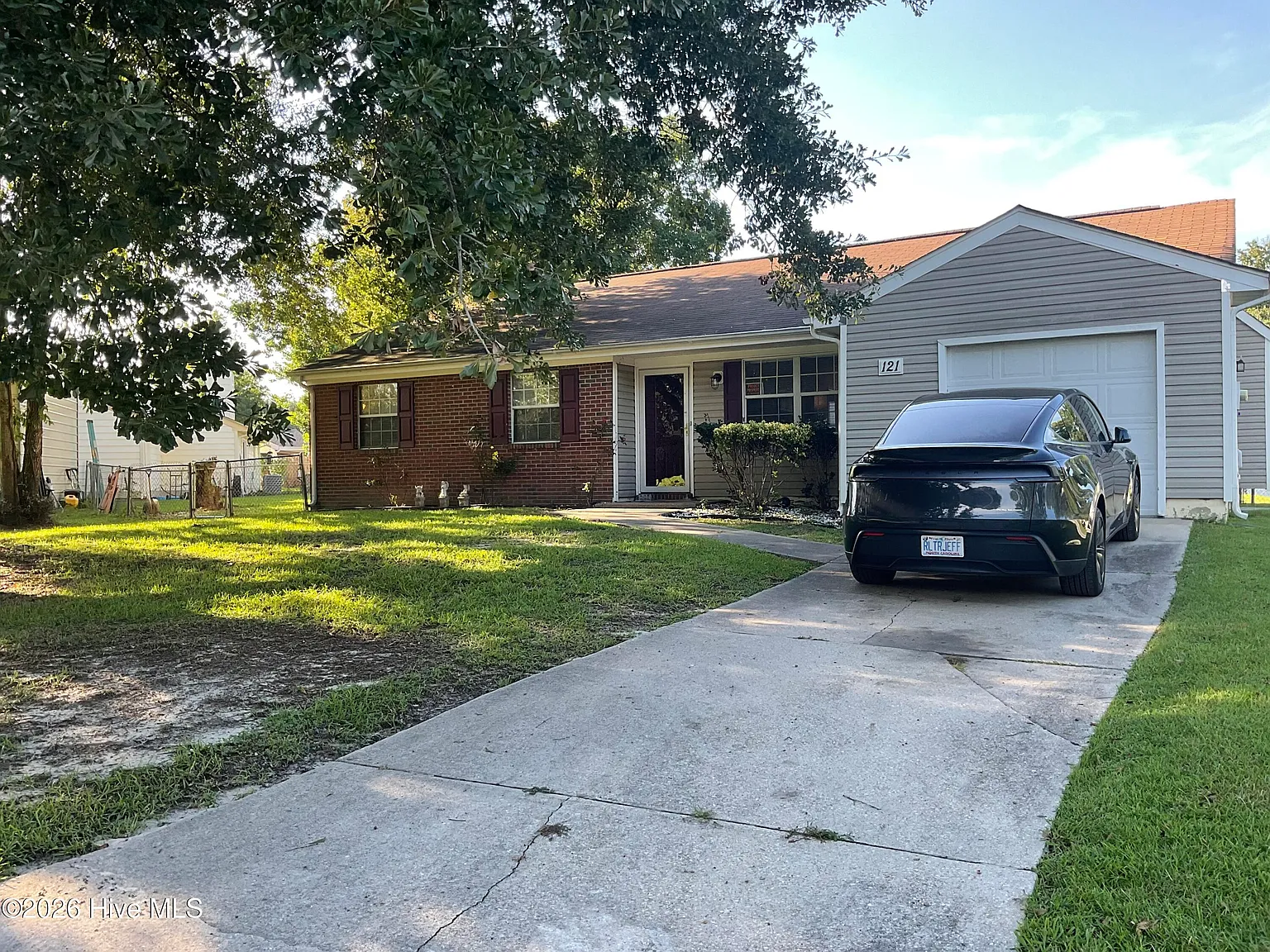 3 bed, 2.0 bath, 1300 sqft, $1,450 — Photo 2
