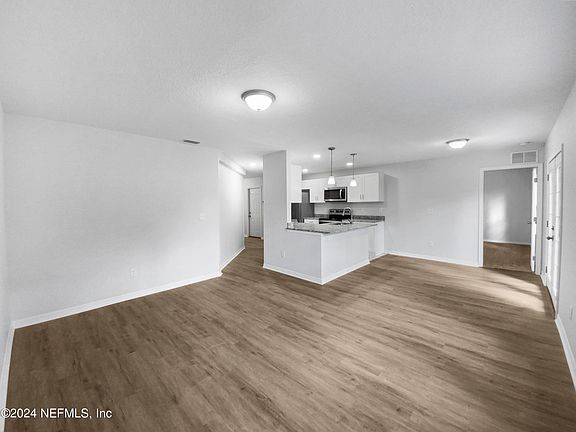 5th image of 1147 W 19TH Street