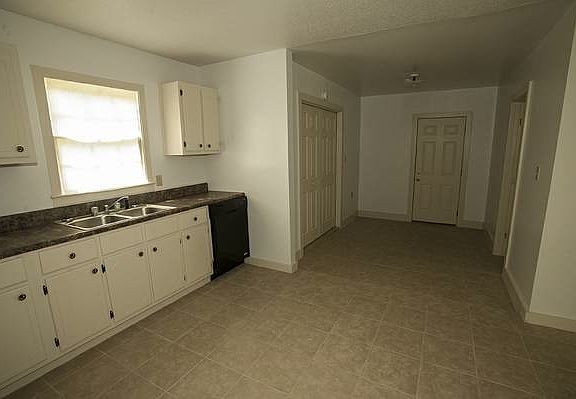 4th image of 4371 Bayou Dr