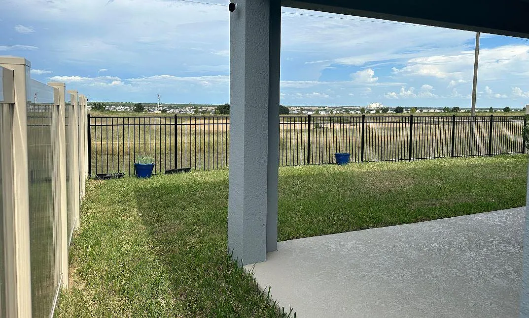 4 bed, 2106 sqft, $2,400 — Photo 2