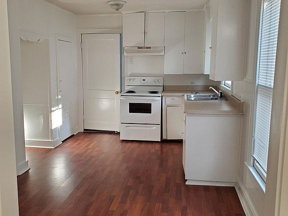 4th image of 205 Oaklawn Dr