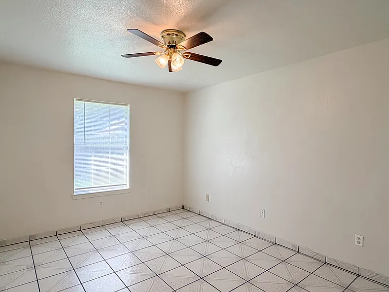 1202 Spell Ave — Photo 18