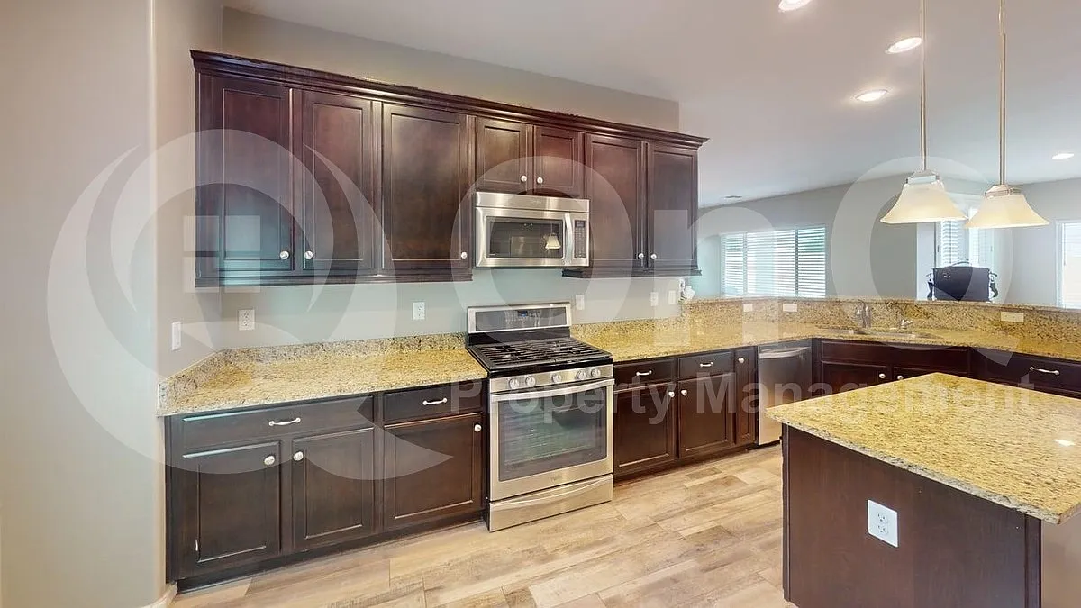 4 bed, 2.0 bath, 2403 sqft, $2,449 — Photo 2