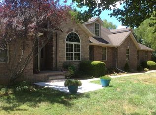 747 N Delaware Town Rd, Nixa, MO 65714