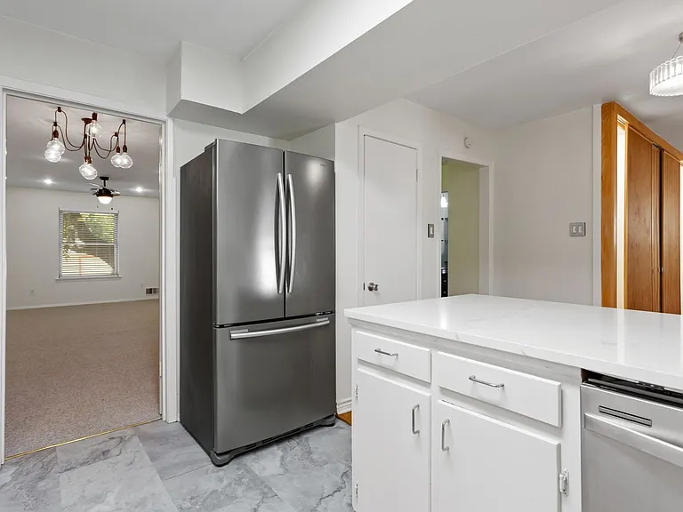 7475 Brentcove Cir — Photo 14