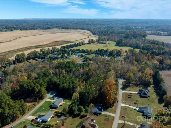 1120 Bearwick Ct, Woodleaf, NC 27054