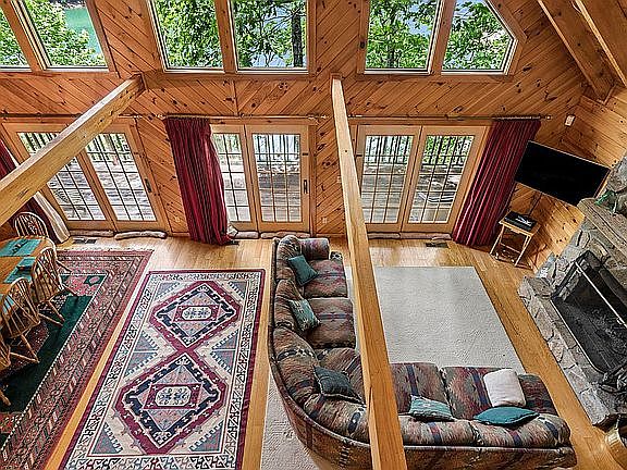 3rd image of 226 Cove Ridge Ln