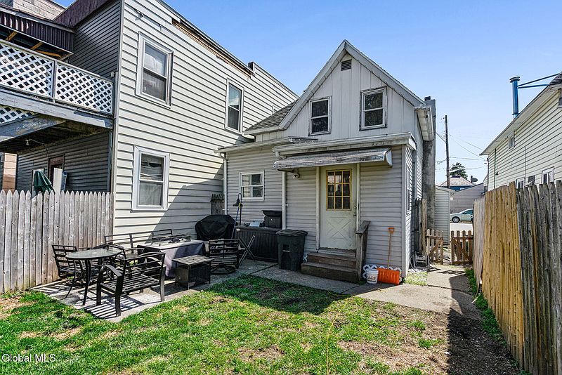 5th image of 115 Breslin Avenue
