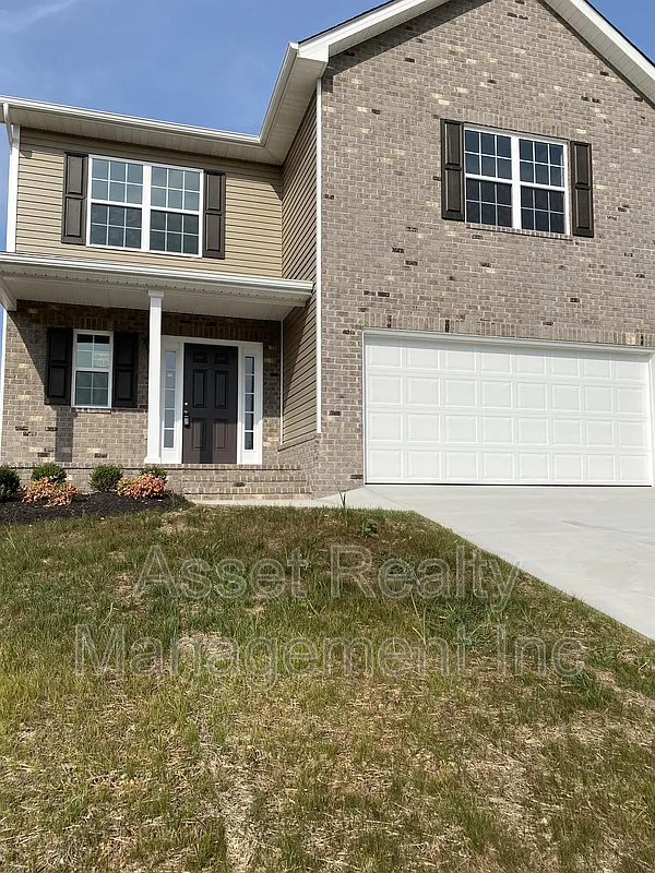 4 bed, 2.5 bath, 2224 sqft, $2,595 — Photo 2