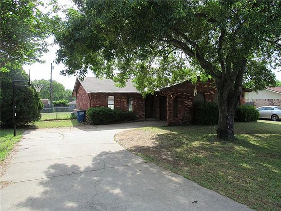 4th image of 1801 Oak Hill Dr