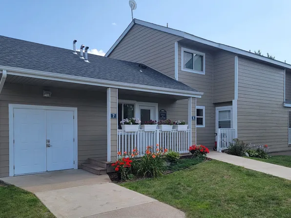 Pine Manor Townhouses