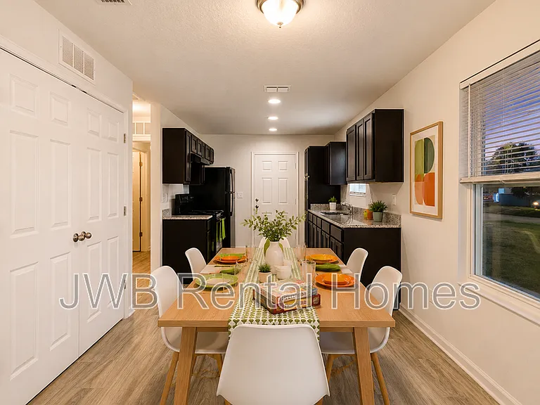 1507 W 6th St — Photo 5