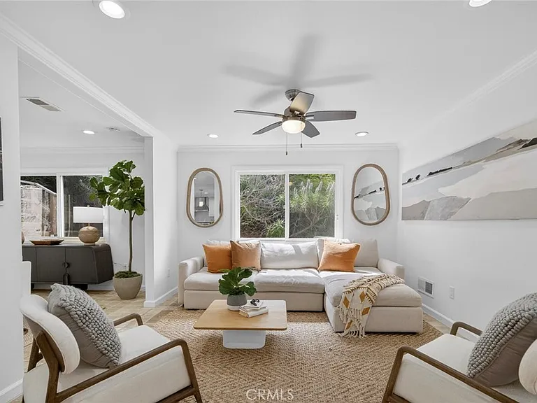 431 Nyes Pl — Photo 7