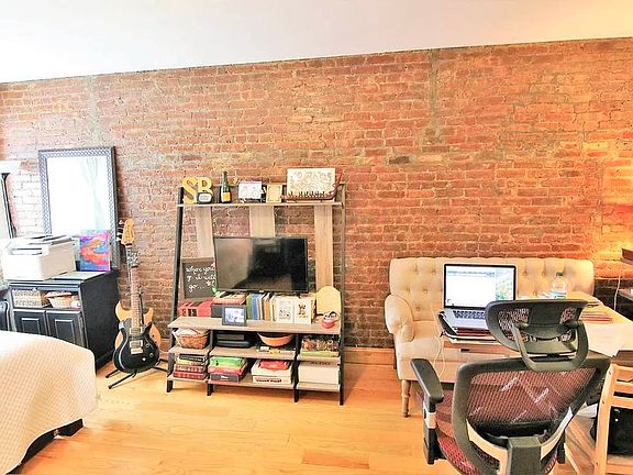4th image of 109 W 74th St APT Bf
