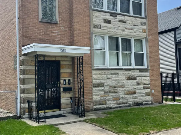 5735 W Giddings St Floor 1, Chicago, IL 60630