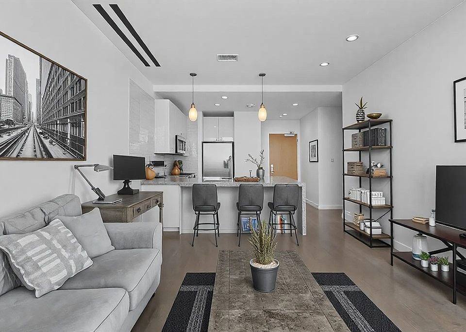1st image of 88 Wareham St #605