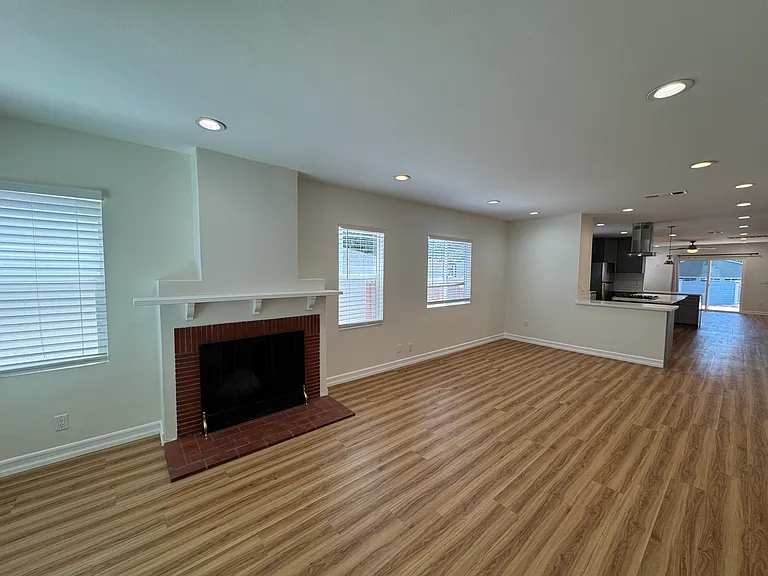 2150 Crescent Ave — Photo 3