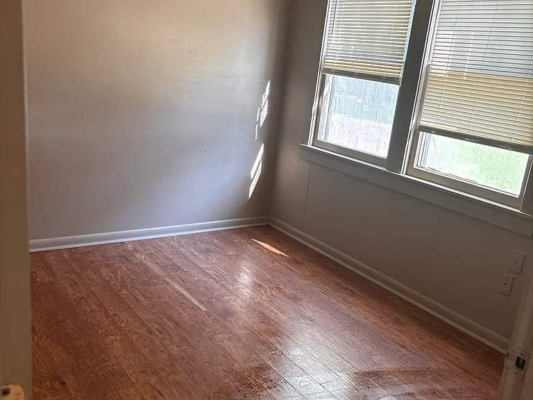 300 Rose Ln — Photo 22