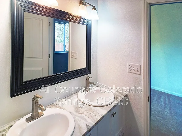 53 Royal Crest Dr — Photo 12