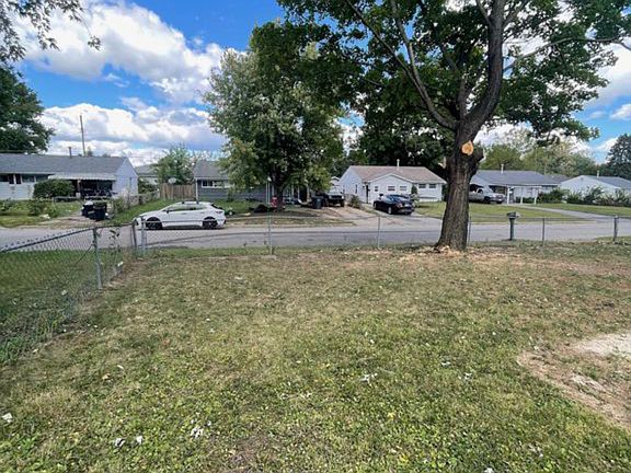 4th image of 1923 Marsdale Ave