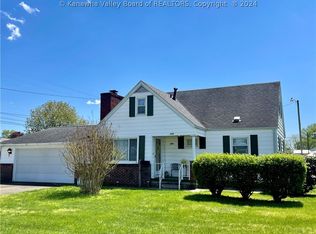 504 Wood St, Ravenswood, WV 26164