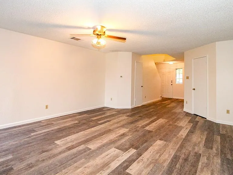 900 Sweetwater River Dr — Photo 4