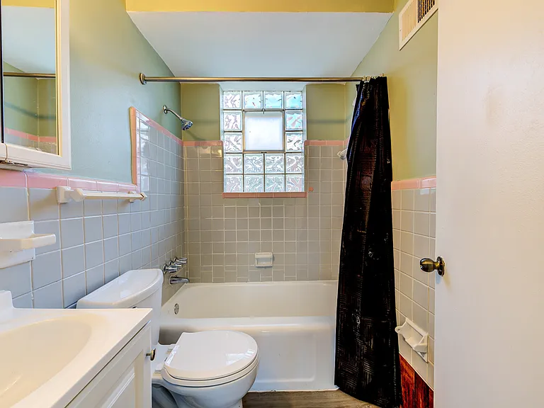 8370 Orchard Ave — Photo 5