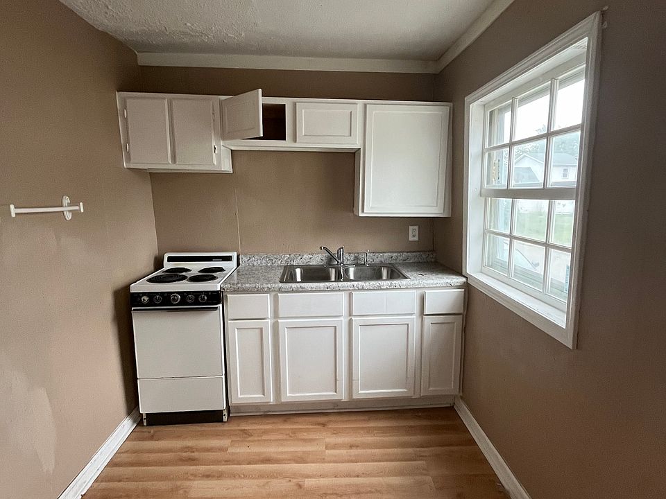 2nd image of 822 W Monroe St #1