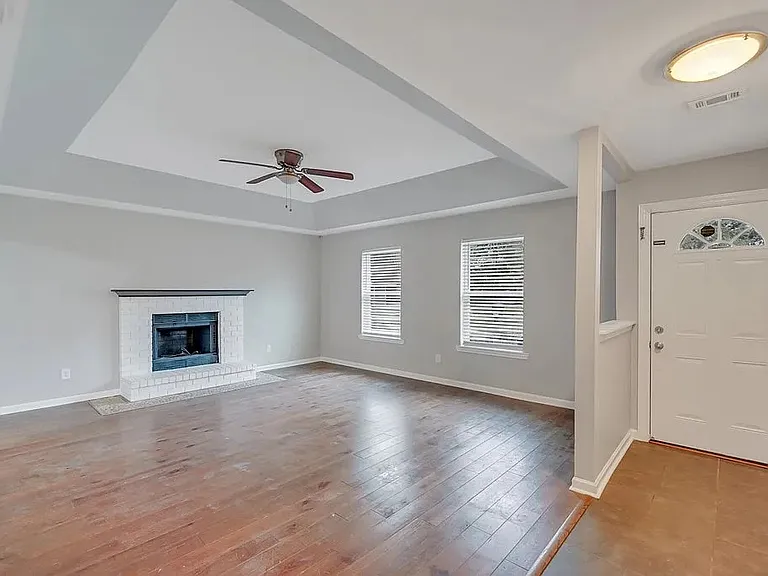 903 Teal Ct — Photo 3