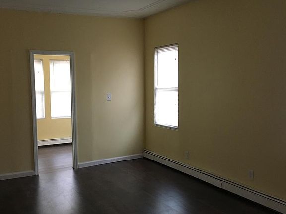 2nd image of 411 Magnolia Blvd