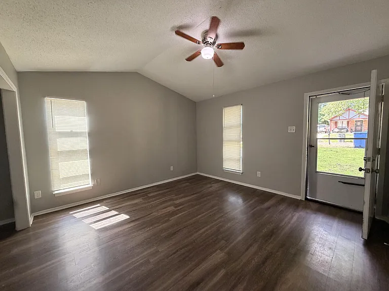 691 Creekstone Cir — Photo 15